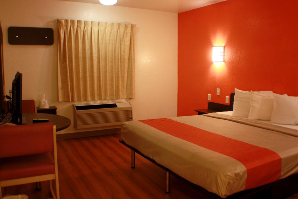 Motel 6 Little Rock South Екстер'єр фото
