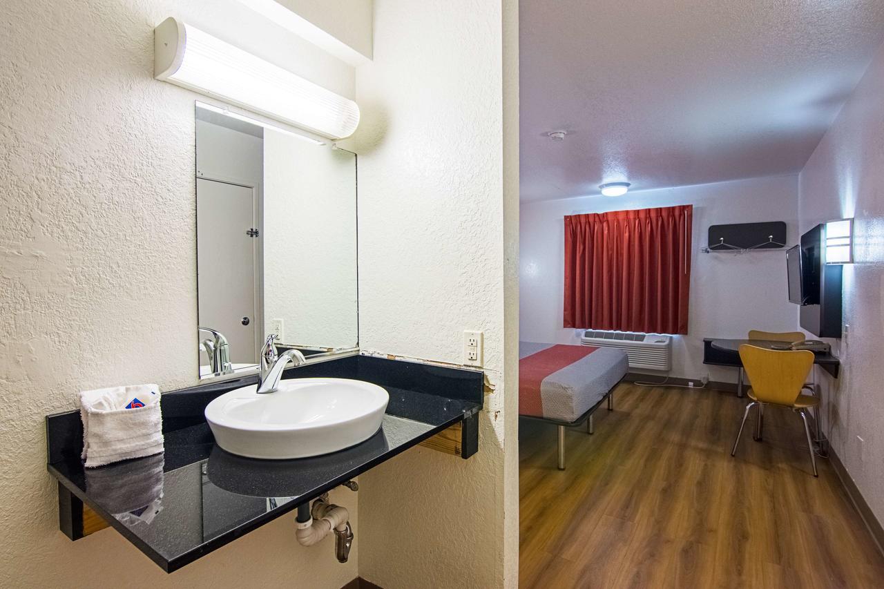 Motel 6 Little Rock South Екстер'єр фото