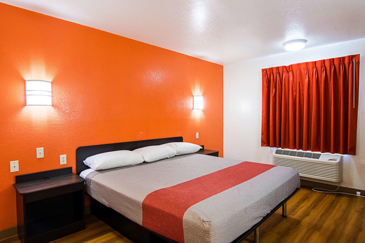 Motel 6 Little Rock South Екстер'єр фото