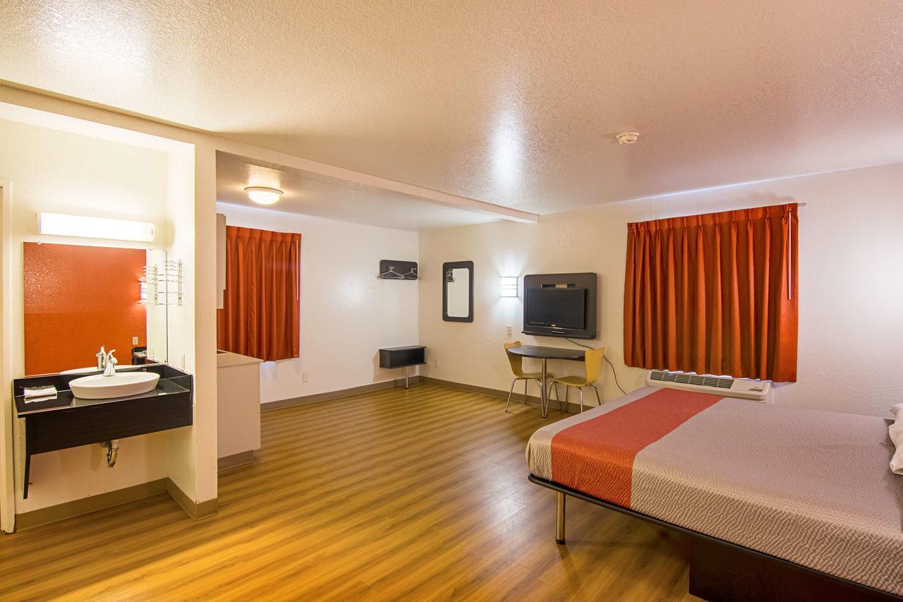 Motel 6 Little Rock South Екстер'єр фото